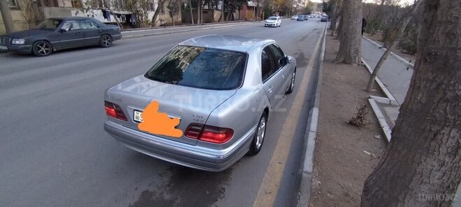 Mercedes E 220 2001, 301,000 km - 2.2 l - Bakı