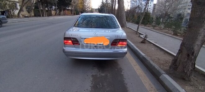 Mercedes E 220 2001, 301,000 km - 2.2 l - Bakı
