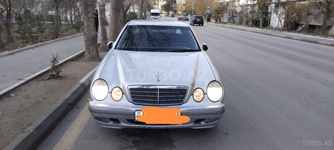 Mercedes E 220 2001, 301,000 km - 2.2 l - Bakı