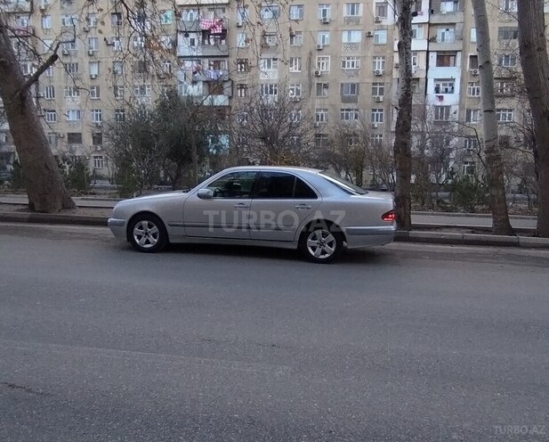 Mercedes E 220 2001, 301,000 km - 2.2 l - Bakı