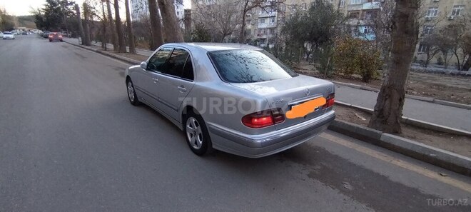 Mercedes E 220 2001, 301,000 km - 2.2 l - Bakı
