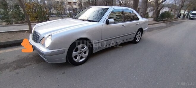 Mercedes E 220 2001, 301,000 km - 2.2 l - Bakı