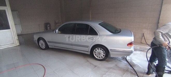 Mercedes E 220 2001, 301,000 km - 2.2 l - Bakı