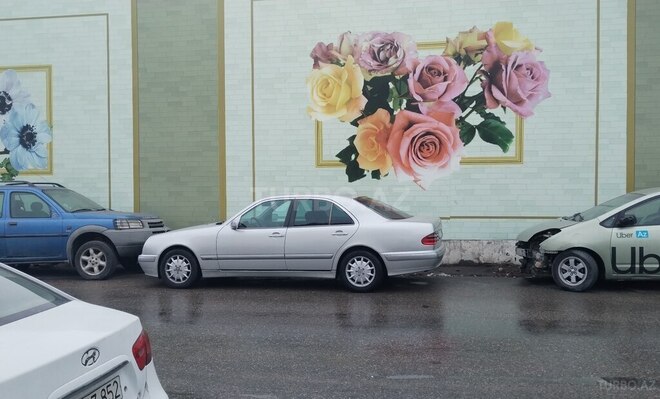 Mercedes E 220 2001, 301,000 km - 2.2 l - Bakı