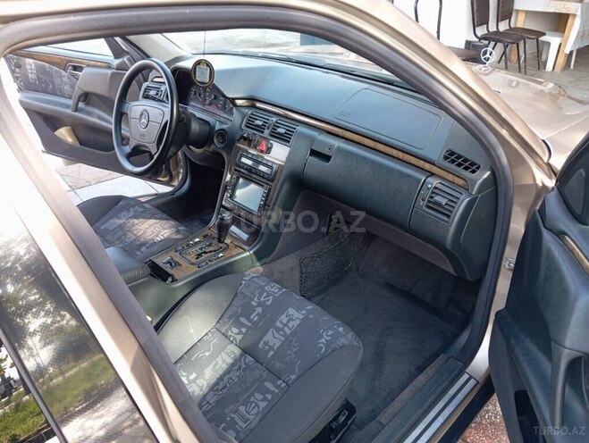 Mercedes E 240 1999, 402,000 km - 2.4 л - Bakı
