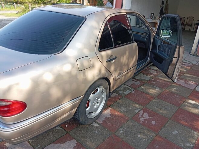 Mercedes E 240 1999, 402,000 km - 2.4 л - Bakı
