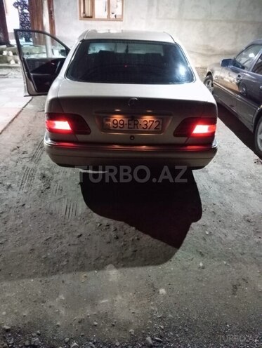 Mercedes E 240 1999, 402,000 km - 2.4 л - Bakı