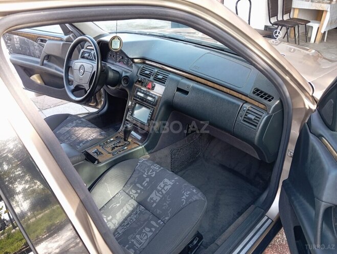 Mercedes E 240 1999, 402,000 km - 2.4 л - Bakı