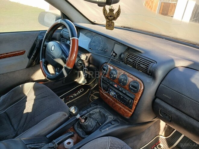 Opel Omega 1995, 370,000 km - 2.5 l - Neftçala