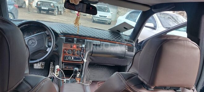 Mercedes E 230 1995, 950,000 km - 2.3 л - Sumqayıt