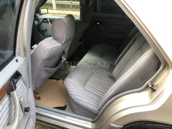 Mercedes E 250 1990, 650,000 km - 2.5 л - Gəncə