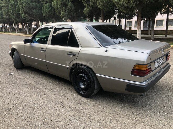 Mercedes E 250 1990, 650,000 km - 2.5 л - Gəncə
