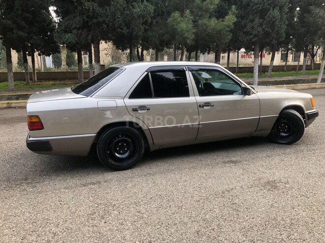 Mercedes E 250 1990, 650,000 km - 2.5 л - Gəncə