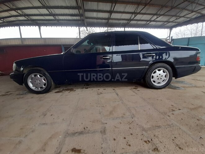 Mercedes E 220 1993, 295,000 km - 2.2 l - Şirvan