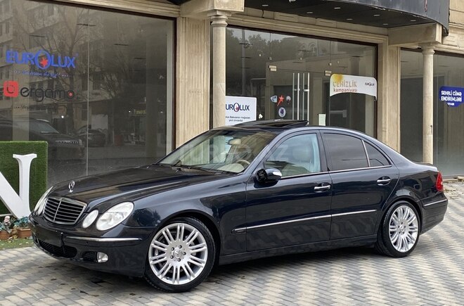 Mercedes E 240 2003, 298,000 km - 2.4 l - Bakı