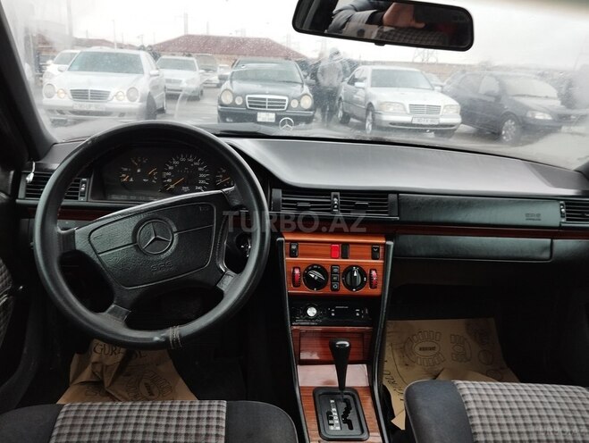 Mercedes E 220 1993, 553,970 km - 2.2 l - Bakı