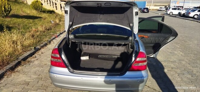 Mercedes E 240 2003, 313,000 km - 2.6 l - Bakı