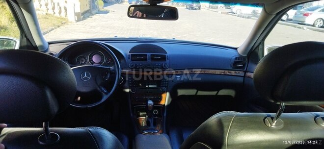 Mercedes E 240 2003, 313,000 km - 2.6 l - Bakı
