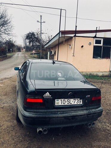 BMW 525 1998, 250,000 km - 2.5 l - Qazax