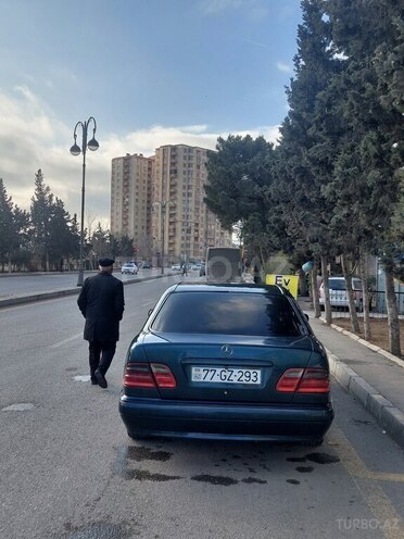 Mercedes E 220 1999, 329,000 km - 2.2 l - Bakı