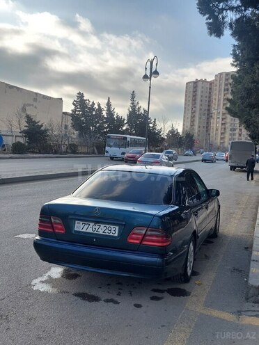 Mercedes E 220 1999, 329,000 km - 2.2 l - Bakı