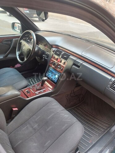 Mercedes E 220 1999, 329,000 km - 2.2 l - Bakı