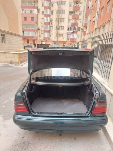 Mercedes E 220 1999, 329,000 km - 2.2 l - Bakı
