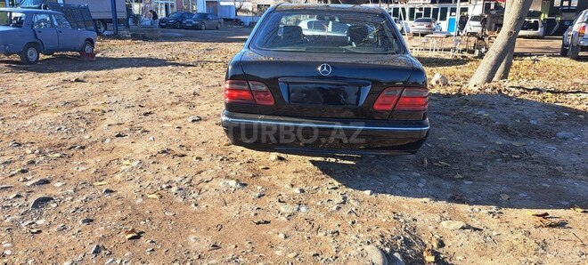 Mercedes E 270 1999, 850,000 km - 2.7 л - Qazax