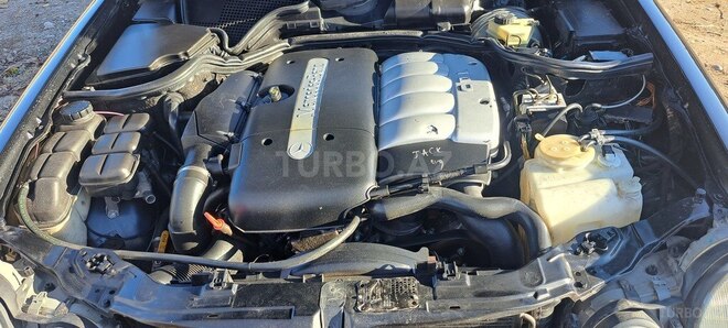 Mercedes E 270 1999, 850,000 km - 2.7 л - Qazax