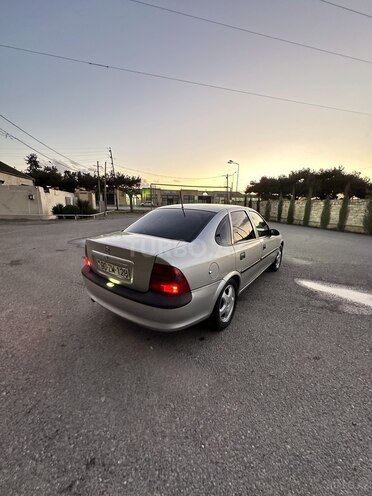 Opel Vectra 1998, 235,000 km - 2.0 л - Bakı