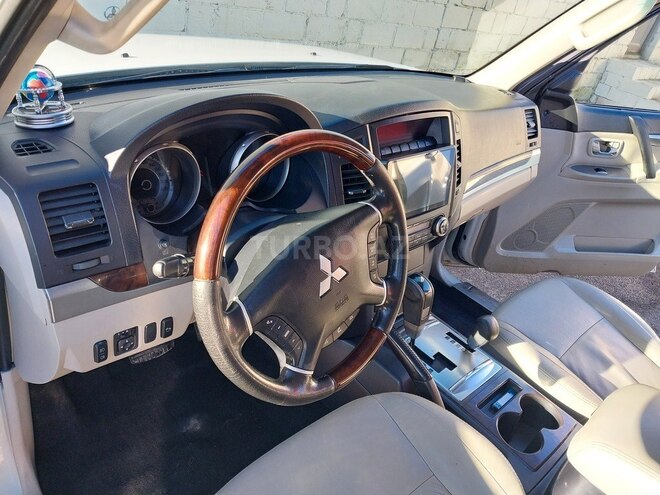 Mitsubishi Pajero 2010, 238,000 km - 3.5 l - Sumqayıt
