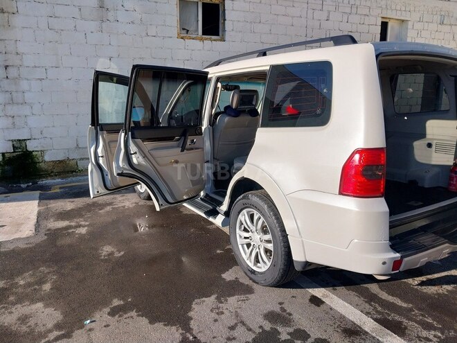 Mitsubishi Pajero 2010, 238,000 km - 3.5 l - Sumqayıt
