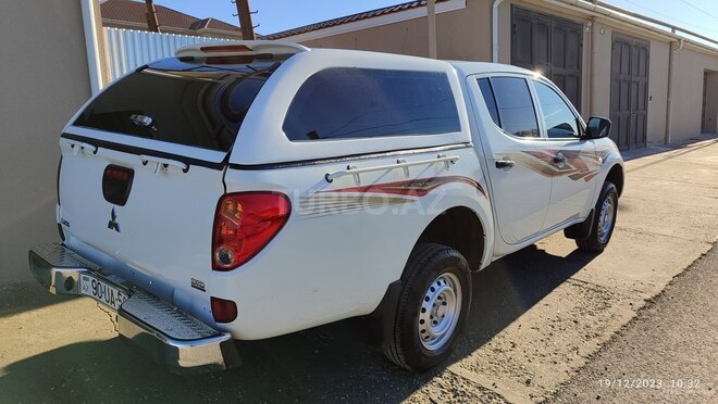 Mitsubishi L200 2013, 245,000 km - 2.5 l - Bakı