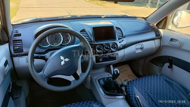 Mitsubishi L200 2013, 245,000 km - 2.5 l - Bakı