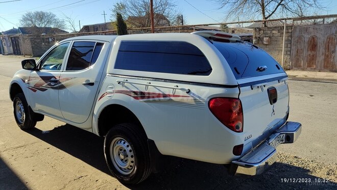 Mitsubishi L200 2013, 245,000 km - 2.5 l - Bakı