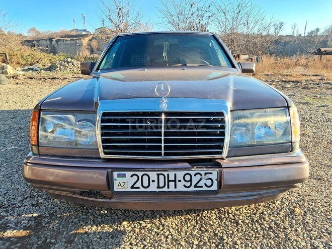 Mercedes E 200 1990, 512,000 km - 2.0 л - Qazax