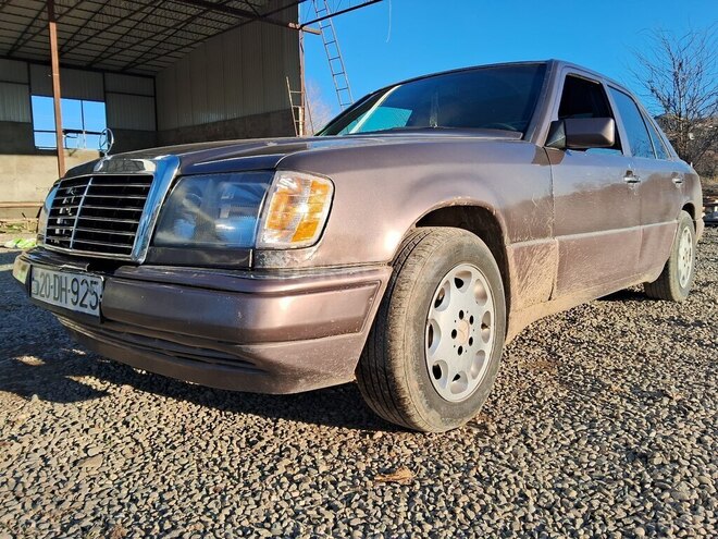 Mercedes E 200 1990, 512,000 km - 2.0 л - Qazax