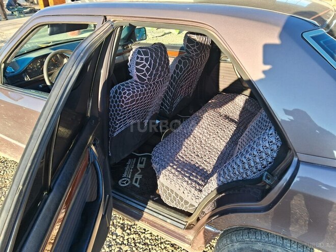 Mercedes E 200 1990, 512,000 km - 2.0 л - Qazax