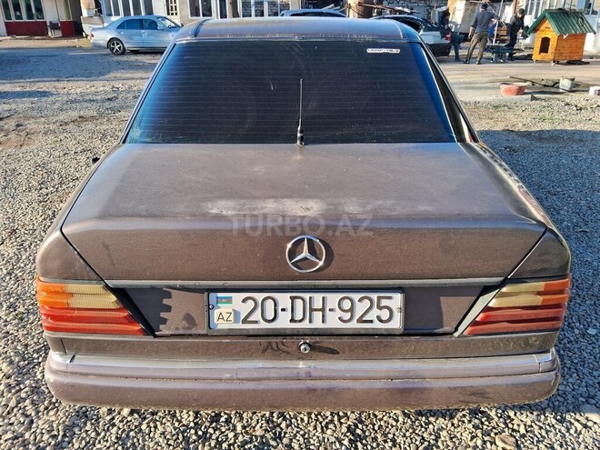 Mercedes E 200 1990, 512,000 km - 2.0 л - Qazax