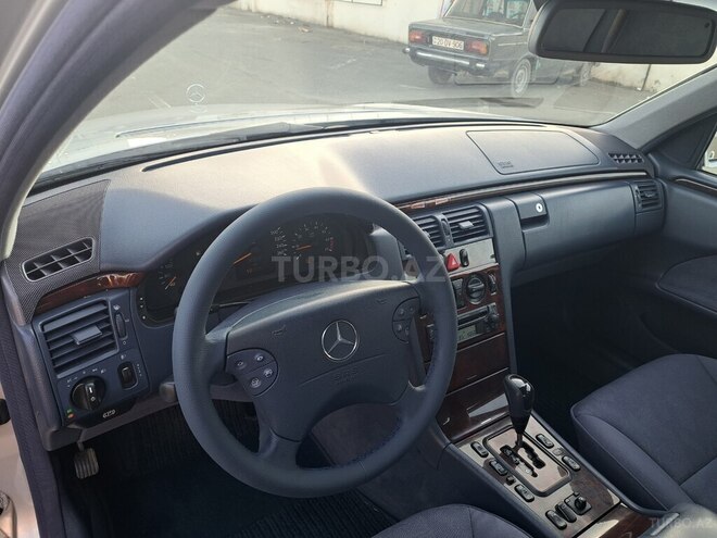 Mercedes E 240 2000, 187,000 km - 2.4 l - Gəncə