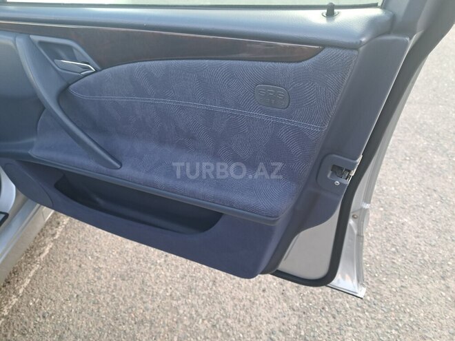 Mercedes E 240 2000, 187,000 km - 2.4 l - Gəncə