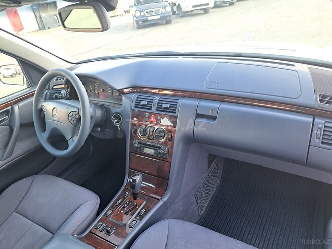 Mercedes E 240 2000, 187,000 km - 2.4 l - Gəncə