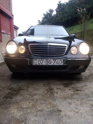 Mercedes E 220 2001, 375,000 km - 2.2 l - Astara
