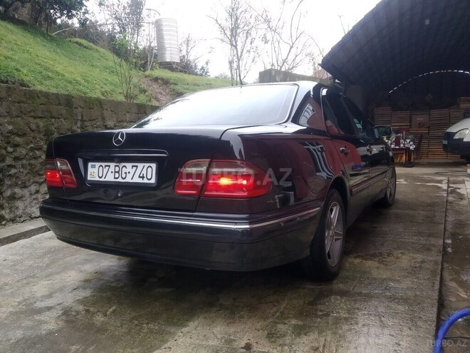 Mercedes E 220 2001, 375,000 km - 2.2 l - Astara