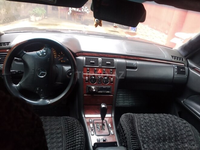 Mercedes E 220 2001, 375,000 km - 2.2 l - Astara
