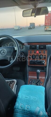 Mercedes E 240 1998, 270,000 km - 2.4 л - Bakı