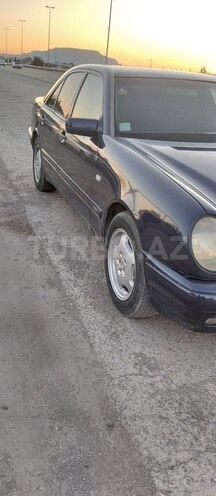 Mercedes E 240 1998, 270,000 km - 2.4 л - Bakı