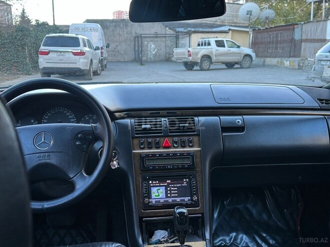 Mercedes E 320 2001, 300,000 km - 3.2 l - Bakı