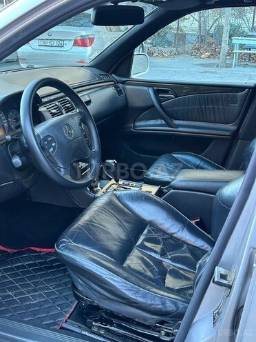 Mercedes E 320 2001, 300,000 km - 3.2 l - Bakı