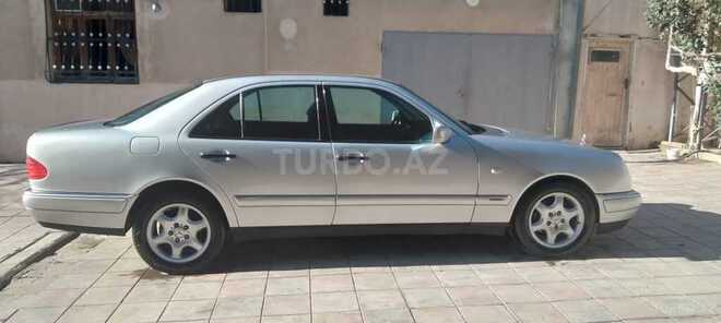 Mercedes E 240 1999, 300,000 km - 2.4 l - Bakı